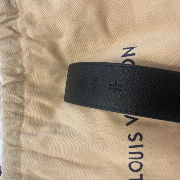 Louis Vuitton Black Textured Leather Belt with Subtle Logo - Picture 2 of 4